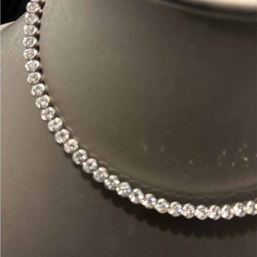 Elegant Silver Flex Choker Necklace with Cubic Zirconia Crystals - Picture 9 of 11